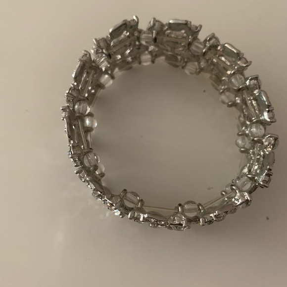 Beautiful bracelet and earrings - Picture 2 of 3